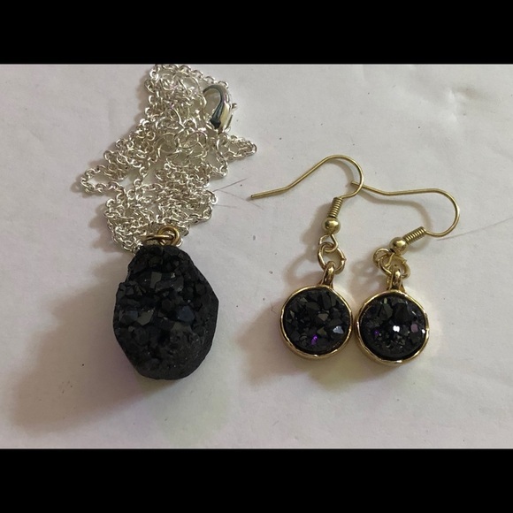 - Black Druzy Quartz Cluster Pendant & earrings. - Picture 2 of 3